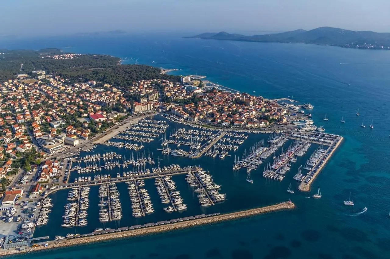 Apartment In Biograd Na Moru With Terrace, Air Conditioning, Wi-Fi, Dishwasher